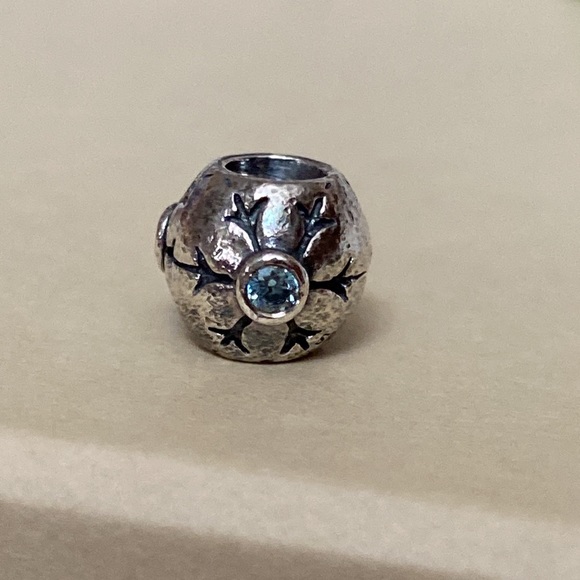 pandora snow flake charm - Picture 3 of 5